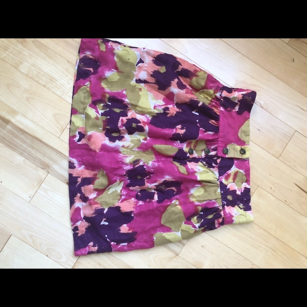 Myne Olive skirt as seen on Vanessa Hudgens - Picture 3 of 7